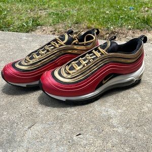 Nike Air Max for sale. Only warn a couple times. In great condition!